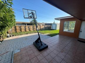 8511 NW 11th St, Pembroke Pines FL 33024