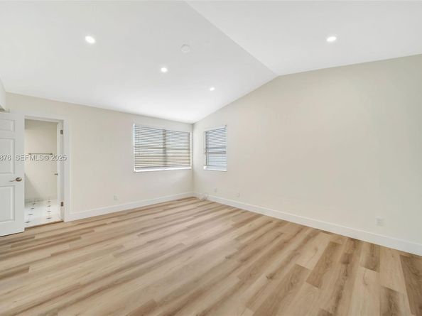 4852 Grapevine Way, Davie FL 33331