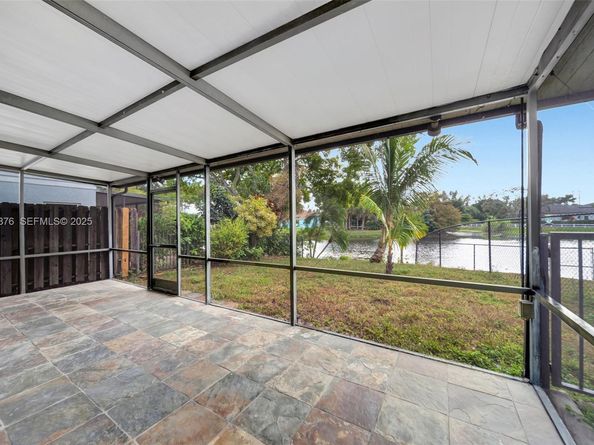 4852 Grapevine Way, Davie FL 33331