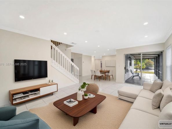 4852 Grapevine Way, Davie FL 33331