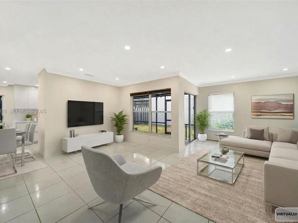 4852 Grapevine Way, Davie FL 33331