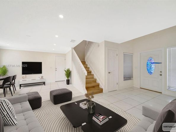 4852 Grapevine Way, Davie FL 33331