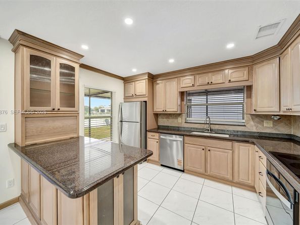 4852 Grapevine Way, Davie FL 33331