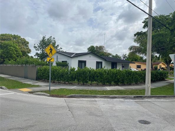 16 NW 207th St, Miami Gardens FL 33169