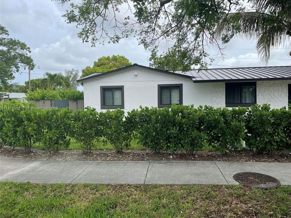 16 NW 207th St, Miami Gardens FL 33169