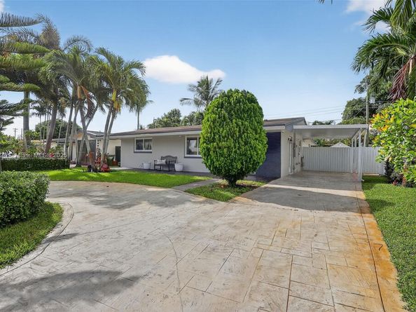 8210 NW 10th St, Pembroke Pines FL 33024