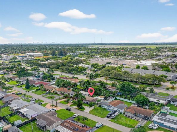 8210 NW 10th St, Pembroke Pines FL 33024