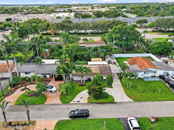 8210 NW 10th St, Pembroke Pines FL 33024