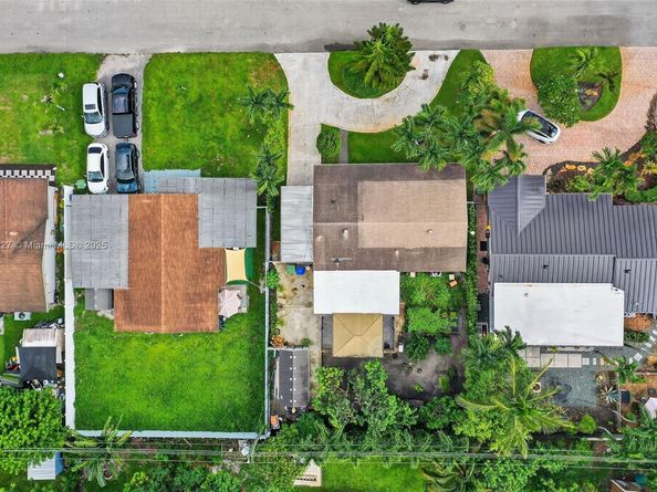 8210 NW 10th St, Pembroke Pines FL 33024