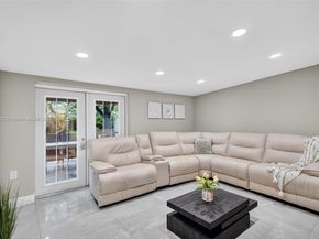 8210 NW 10th St, Pembroke Pines FL 33024