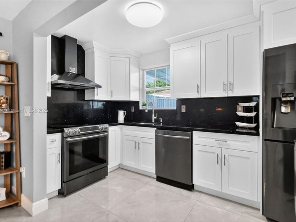 8210 NW 10th St, Pembroke Pines FL 33024