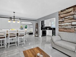 8210 NW 10th St, Pembroke Pines FL 33024