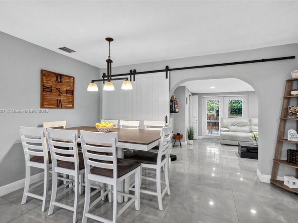 8210 NW 10th St, Pembroke Pines FL 33024