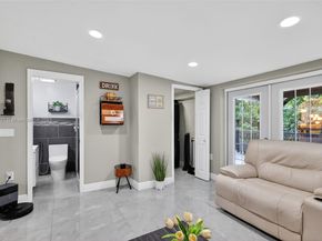 8210 NW 10th St, Pembroke Pines FL 33024