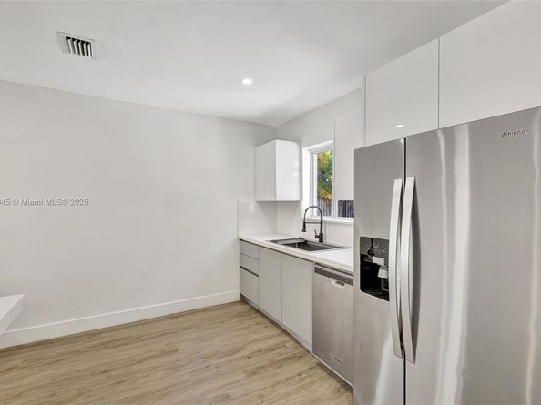 843 SW 20th St, Fort Lauderdale FL 33315