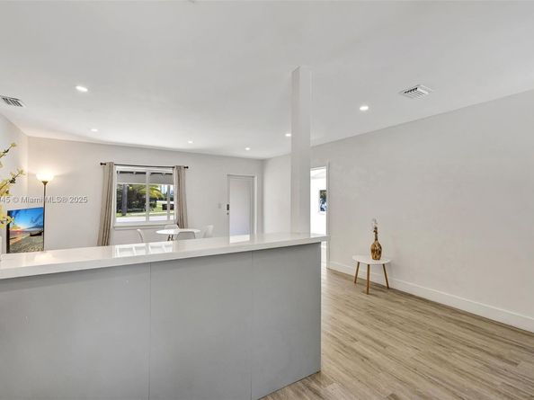 843 SW 20th St, Fort Lauderdale FL 33315