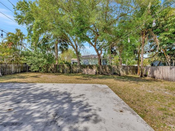 843 SW 20th St, Fort Lauderdale FL 33315