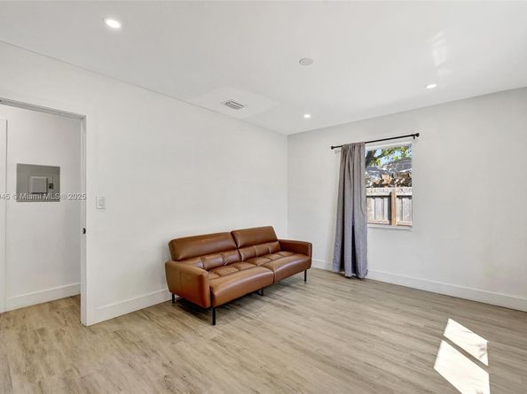 843 SW 20th St, Fort Lauderdale FL 33315
