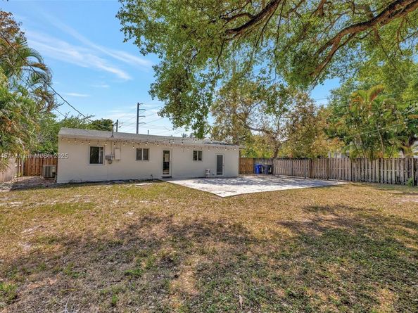 843 SW 20th St, Fort Lauderdale FL 33315