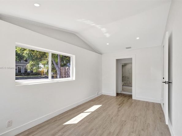 843 SW 20th St, Fort Lauderdale FL 33315