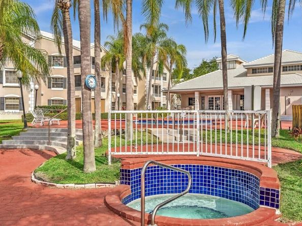 2820 N Oakland Forest Dr 308, Oakland Park FL 33309