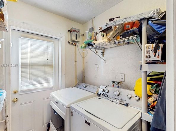 5637 SW 40th St, West Park FL 33023