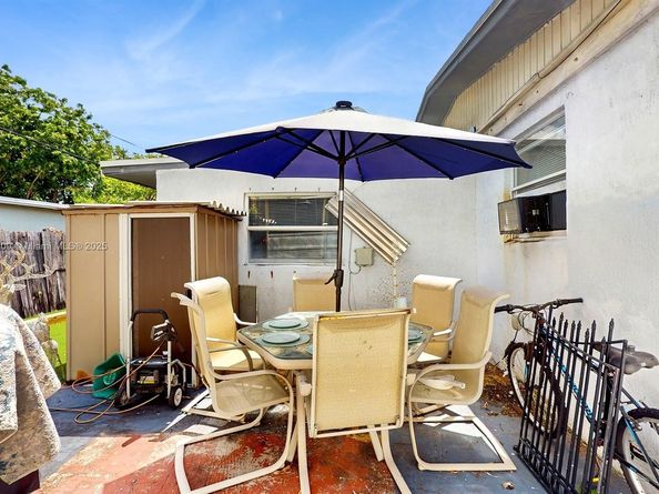 5637 SW 40th St, West Park FL 33023