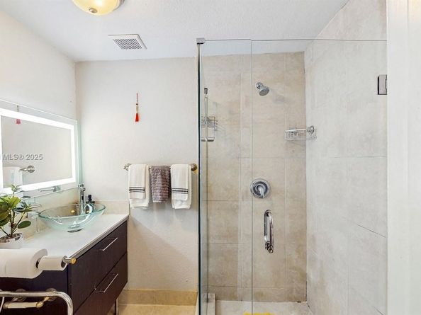 5637 SW 40th St, West Park FL 33023