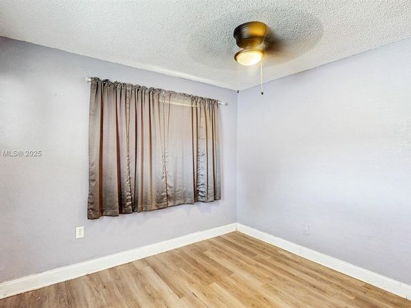 5637 SW 40th St, West Park FL 33023