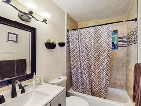 5637 SW 40th St, West Park FL 33023
