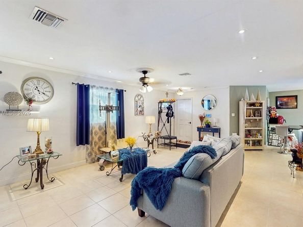 5637 SW 40th St, West Park FL 33023