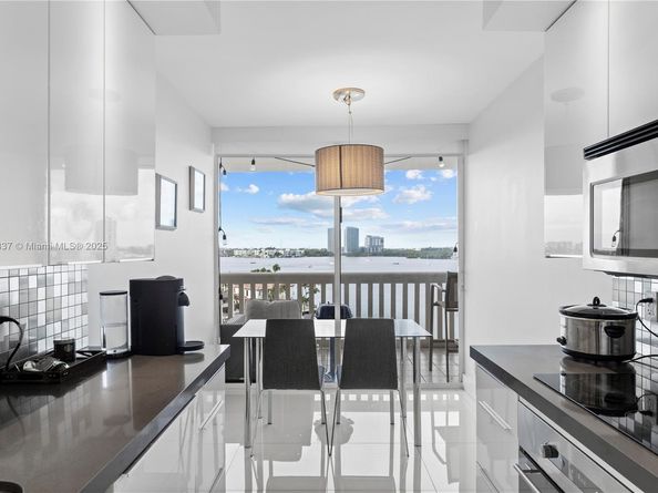 1000 W Island Blvd 812, Aventura FL 33160