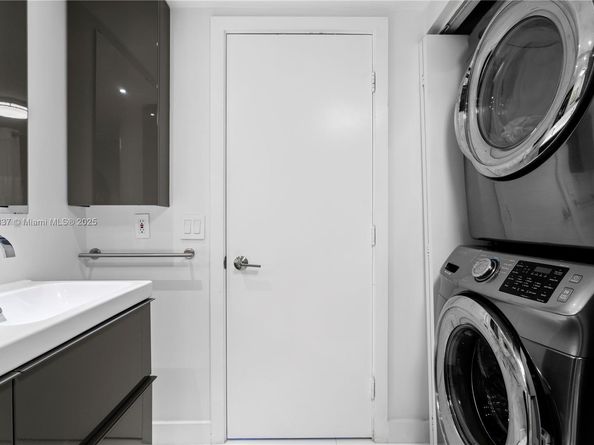 1000 W Island Blvd 812, Aventura FL 33160