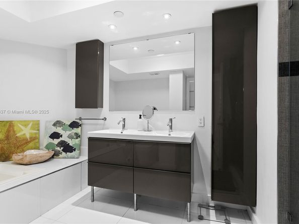 1000 W Island Blvd 812, Aventura FL 33160