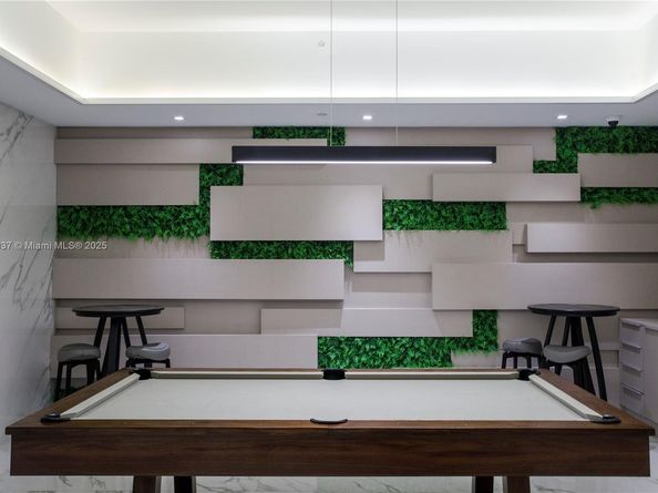 1000 W Island Blvd 812, Aventura FL 33160