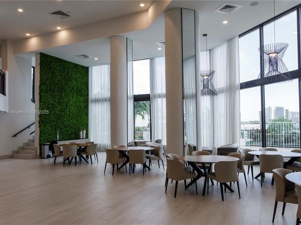 1000 W Island Blvd 812, Aventura FL 33160