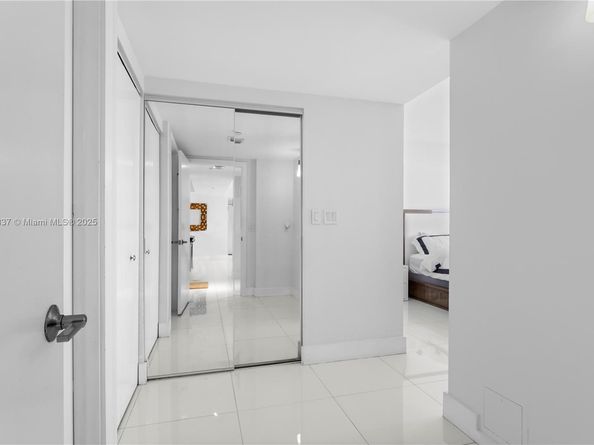 1000 W Island Blvd 812, Aventura FL 33160