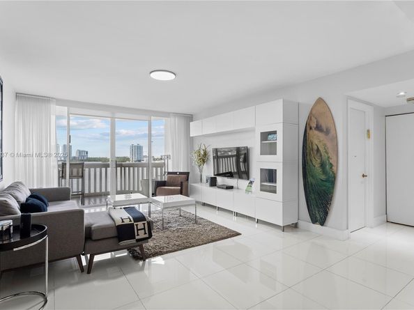 1000 W Island Blvd 812, Aventura FL 33160