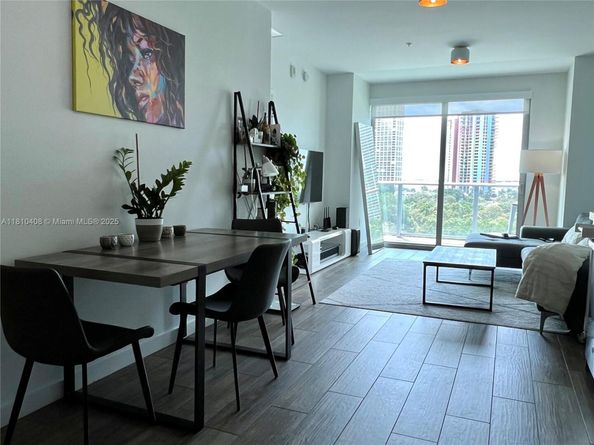 1600 SW 1st Ave 813, Miami FL 33129
