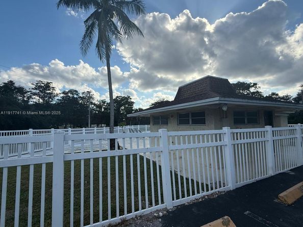 8123 Lagos De Campo Blvd A2, Tamarac FL 33321