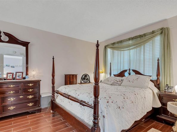 9808 Hammocks Blvd 10223, Miami FL 33196