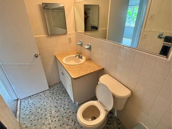 2701 NE 1st St 203, Pompano Beach FL 33062
