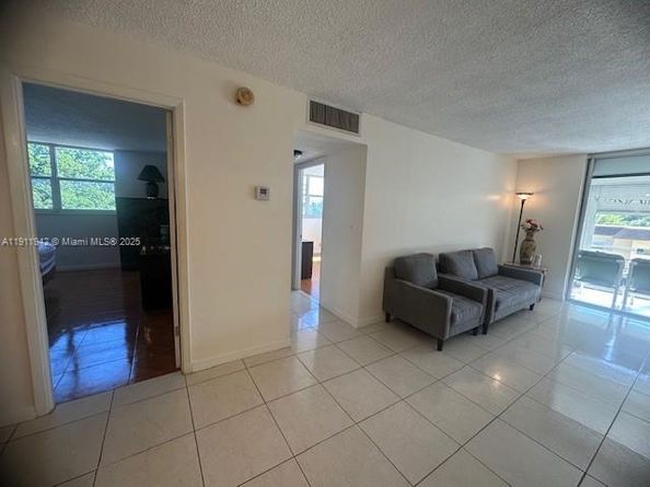 1830 Dixieanna St 301, Hollywood FL 33020