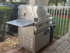 2600 Diana Dr 209, Hallandale Beach FL 33009