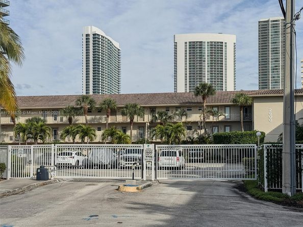 2600 Diana Dr 209, Hallandale Beach FL 33009
