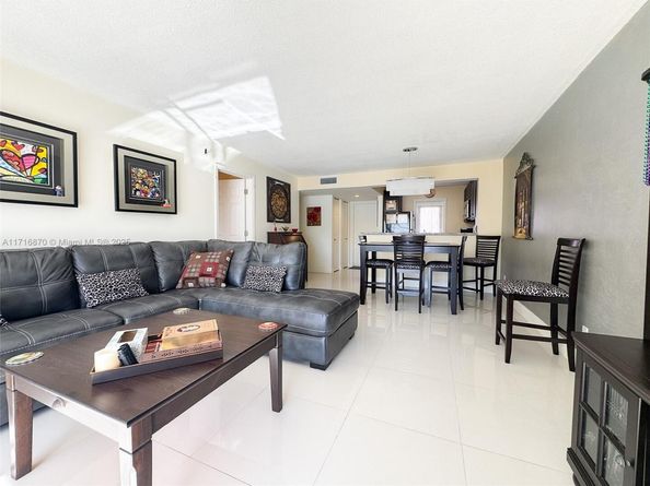 2600 Diana Dr 209, Hallandale Beach FL 33009
