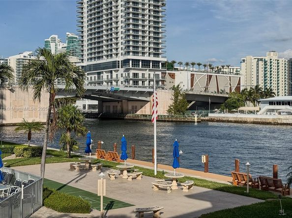 2600 Diana Dr 209, Hallandale Beach FL 33009