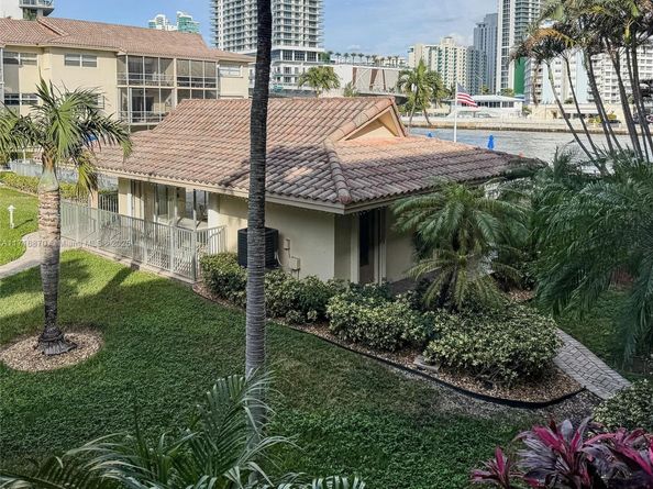 2600 Diana Dr 209, Hallandale Beach FL 33009