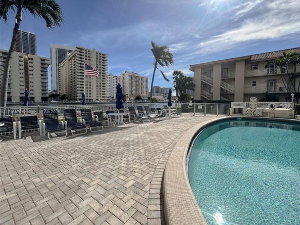 2600 Diana Dr 209, Hallandale Beach FL 33009
