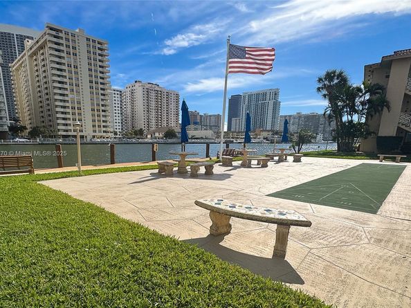 2600 Diana Dr 209, Hallandale Beach FL 33009